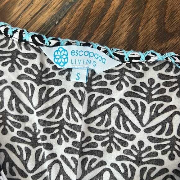 Escapada Swimsuit Cover Up - Picture 3 of 9